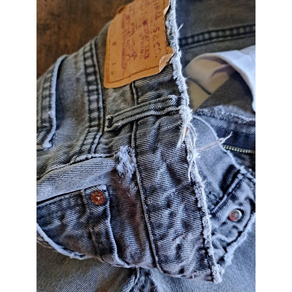 Vintage Levi's 512 Slim Fit Tapered Jeans Short - Picture 7 of 12